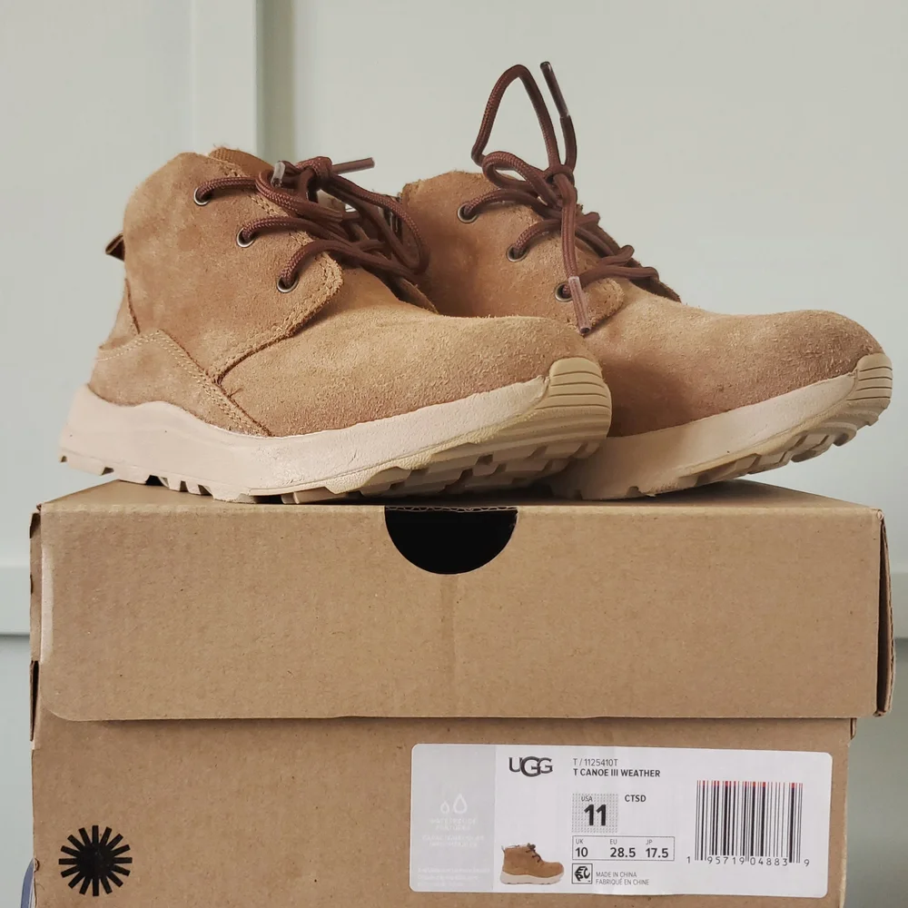 UGG Kids Canoe lll Weather Tan Suede Ankle Boots Size 11 Kids